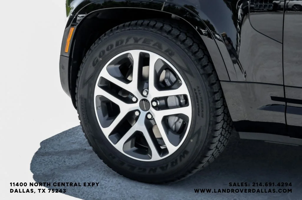 New 2026 Santorini Black Metallic Land Rover X-Dynamic SE image 44