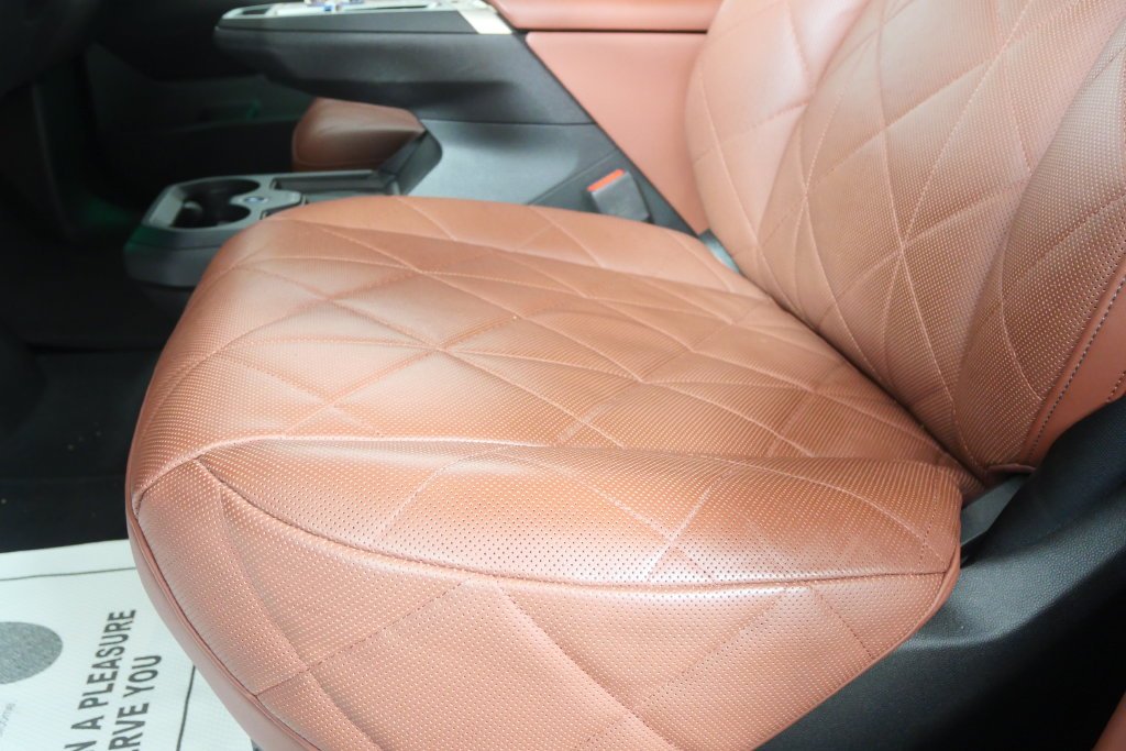 Certified Used 2024 Black Sapphire Metallic BMW M60 image 11