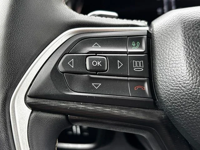 Used 2024 White Jeep Altitude image 17