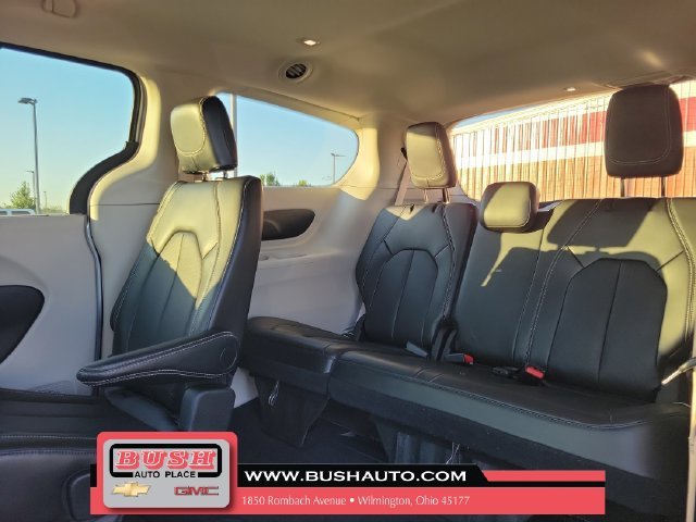 2024 Chrysler Pacifica Touring L - Photo 12