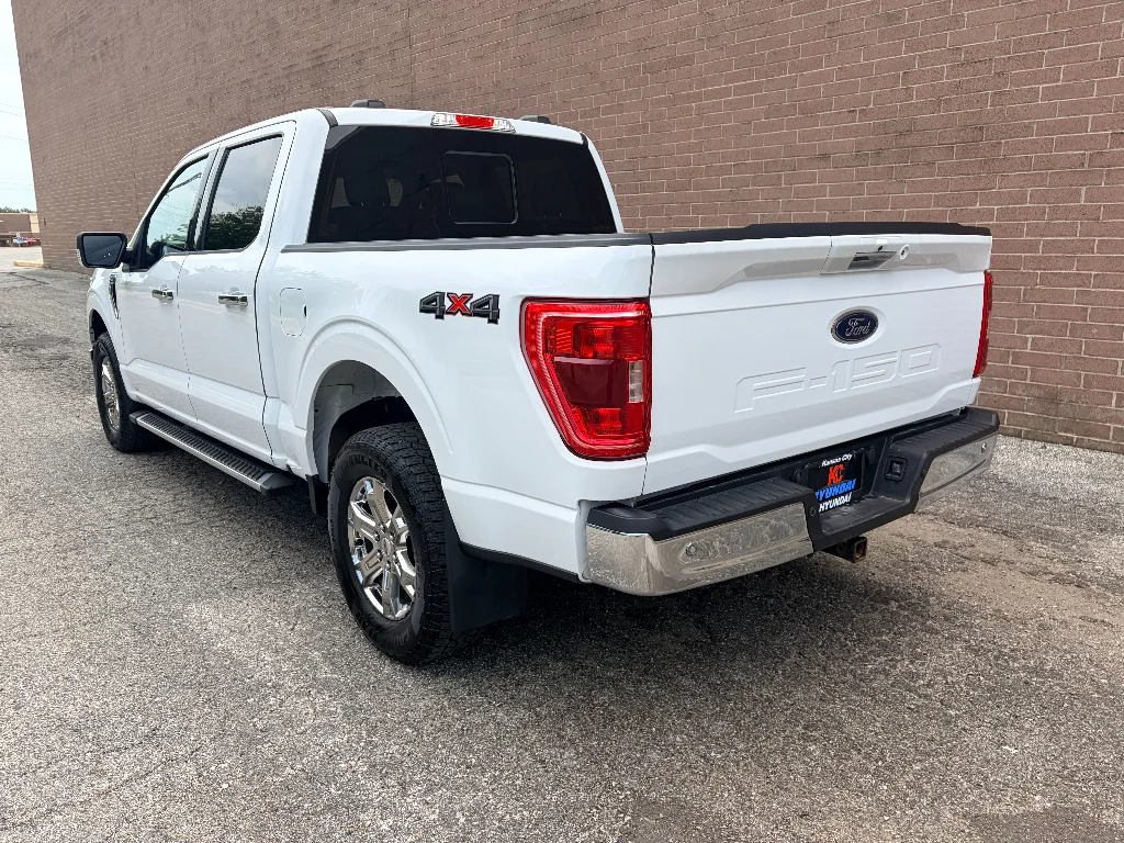 Used 2022 Oxford White Ford XLT image 3