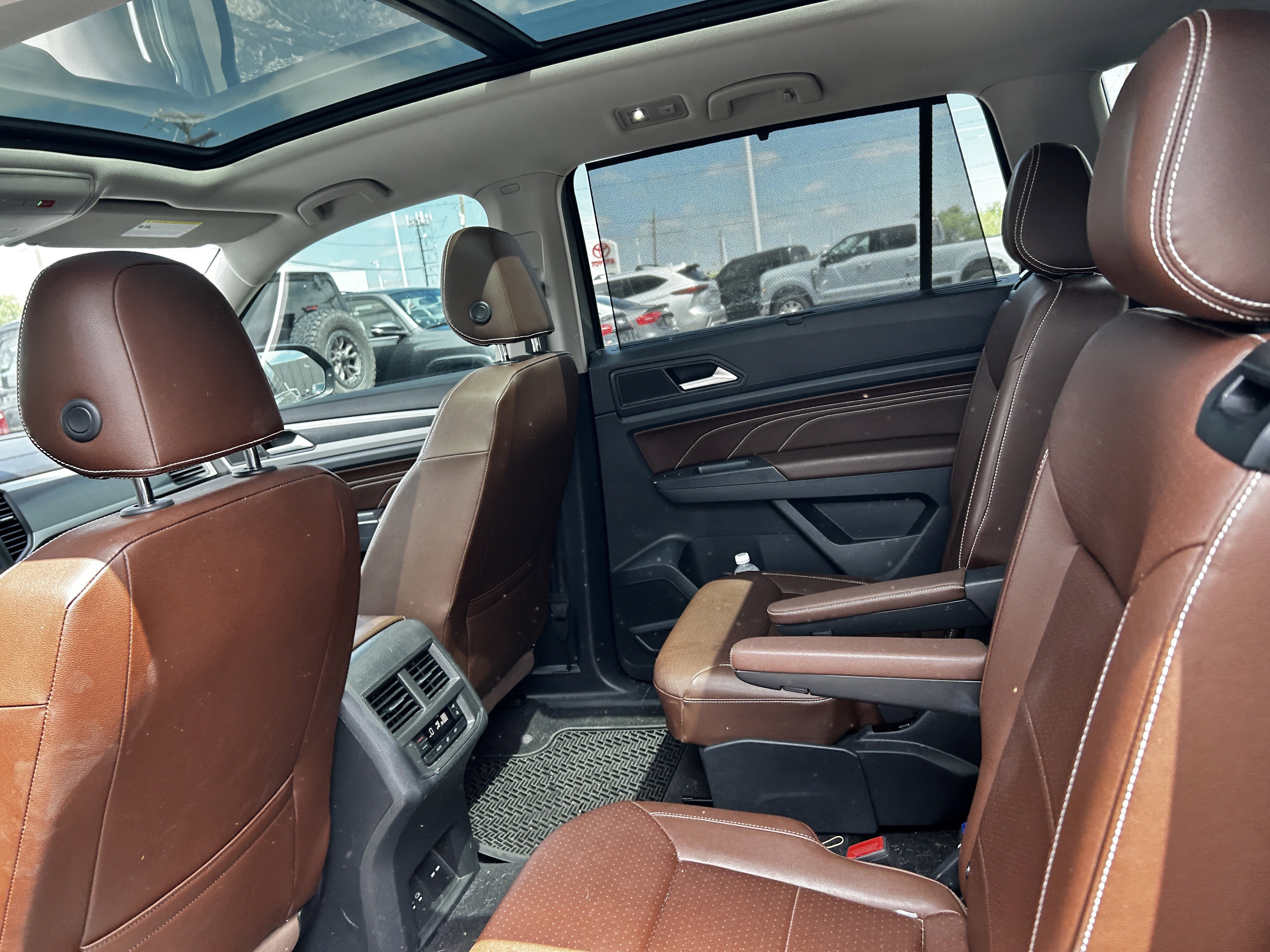 2021 Volkswagen Atlas SE w/Tech R-Line - Photo 10