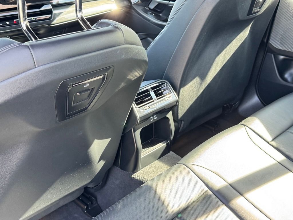 Used 2024 Gray BMW 530i xDrive image 23