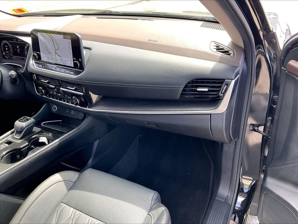 Used 2023 Super Black Nissan Platinum image 12