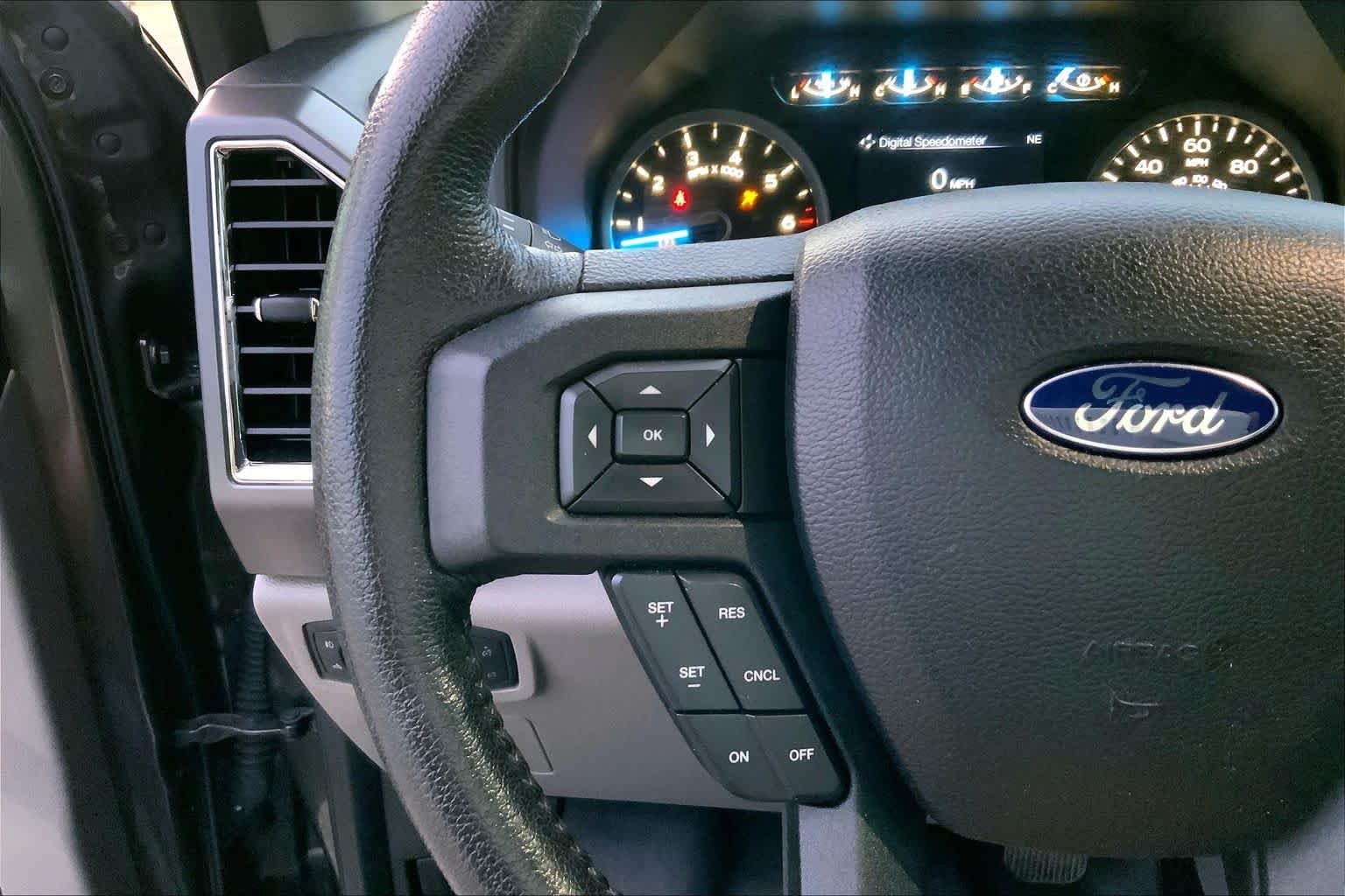 Used 2015 Magnetic Metallic Ford XLT image 21