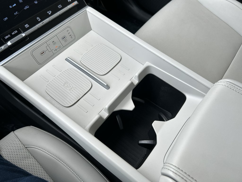 Used 2024 Grey Hyundai SEL image 22