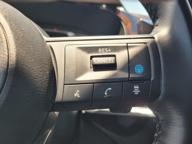 Used 2025 White Nissan SV image 27