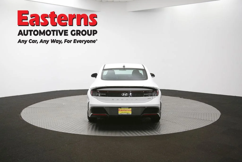 Used 2024 White Hyundai SEL image 36