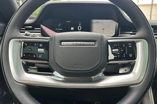 New 2026 Ostuni Pearl White Land Rover SE image 22