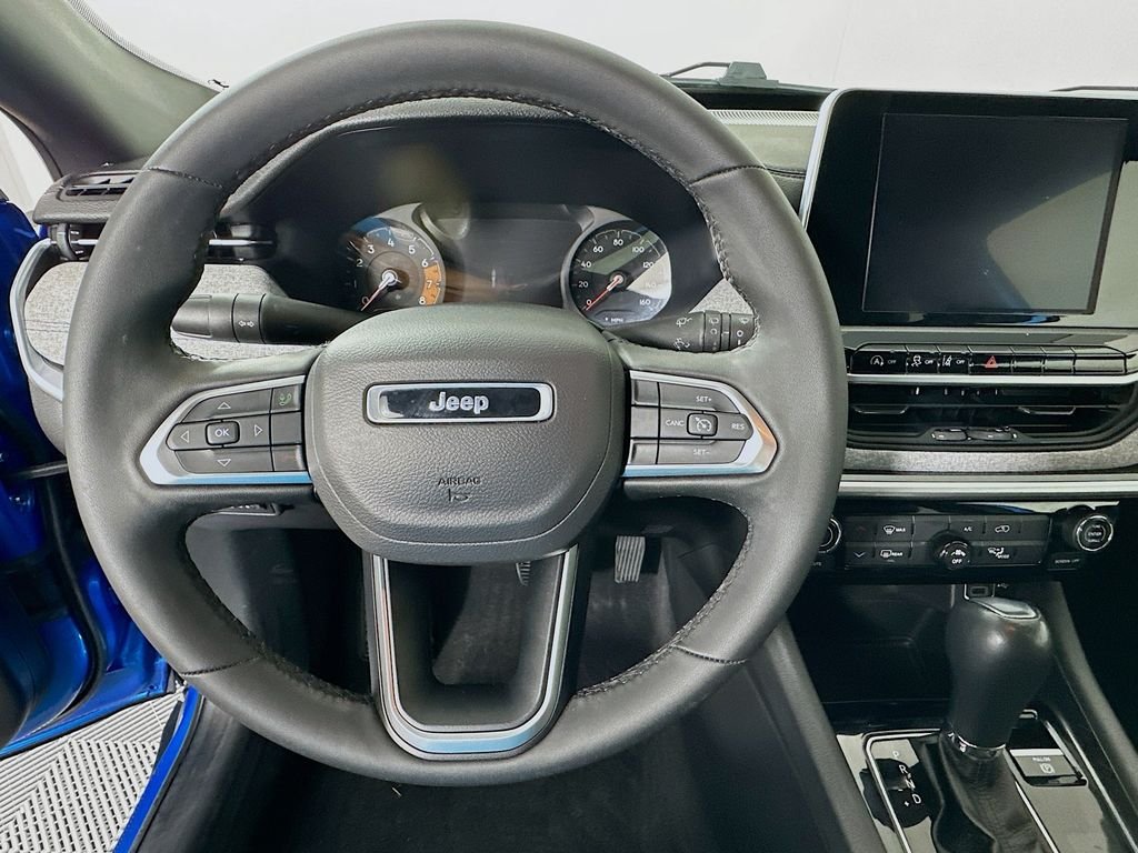 Used 2025 Blue Jeep Latitude image 11
