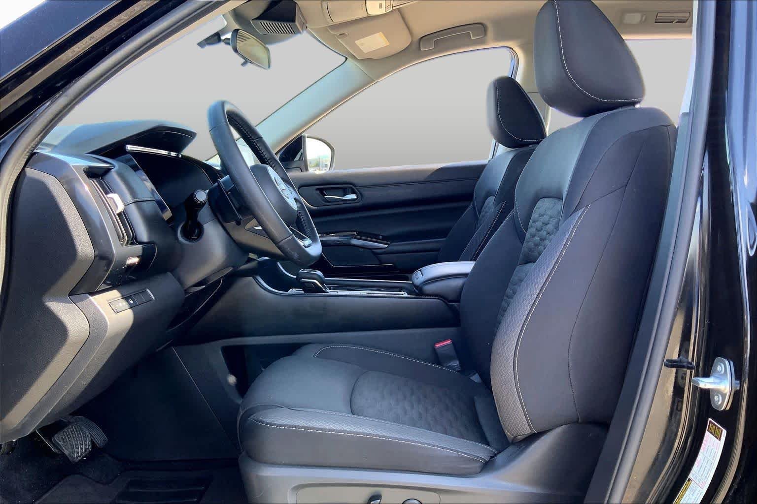 Used 2022 Super Black Nissan SV image 8