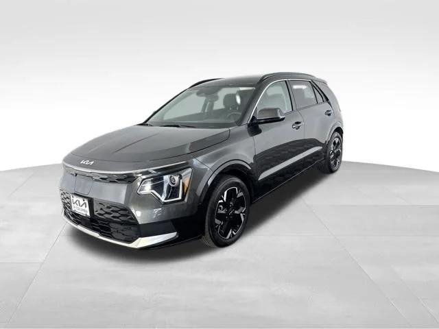Used 2023 Gray Kia Wind image 5