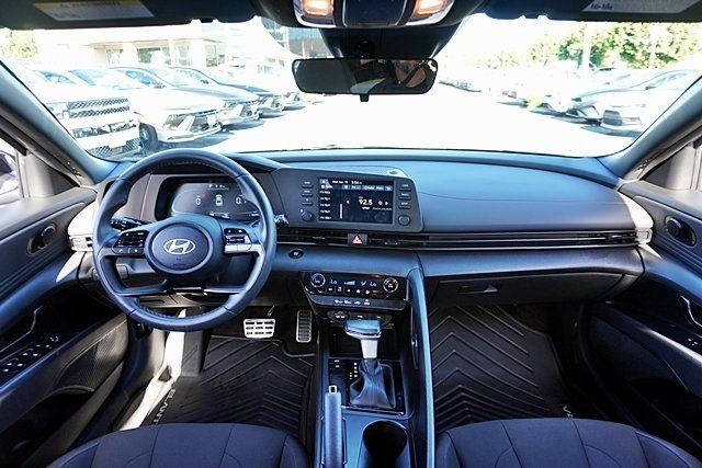 Used 2025 Gray Hyundai SEL Sport image 15