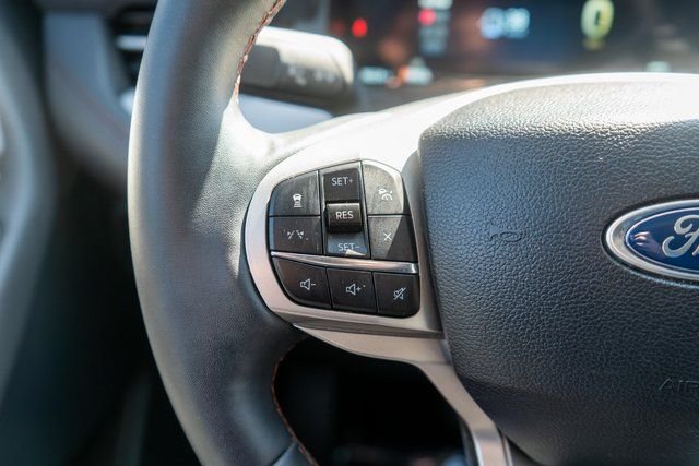 Used 2025 White Metallic Ford Active image 25