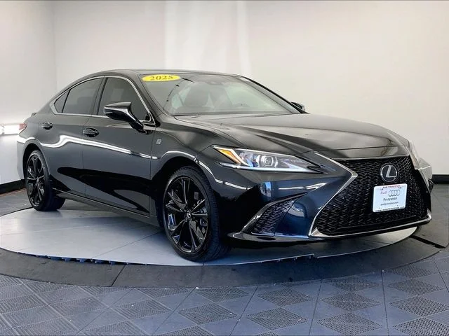 2025 Lexus ES 300h 300h's photo