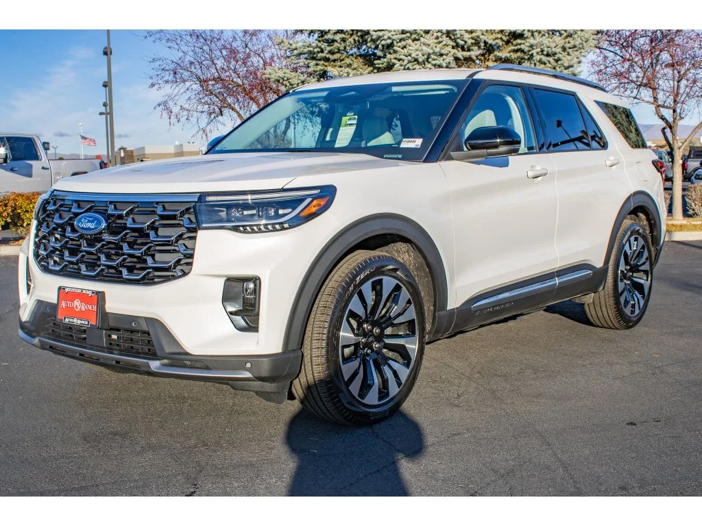 New 2026 Star White Metallic Tri-Coat Ford Platinum image 4