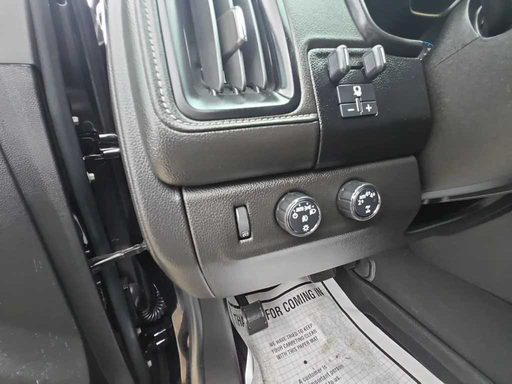 Used 2021 ONYX BLACK GMC 4WD Elevation image 32