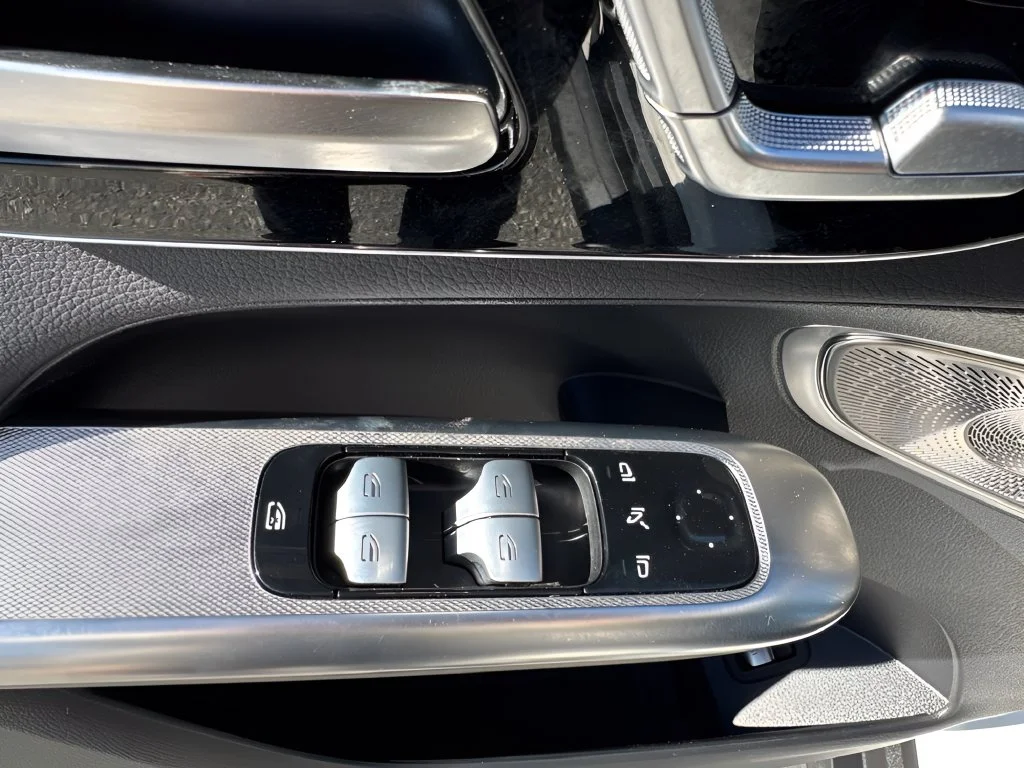 Used 2024 White Mercedes-Benz GLC 300 image 24