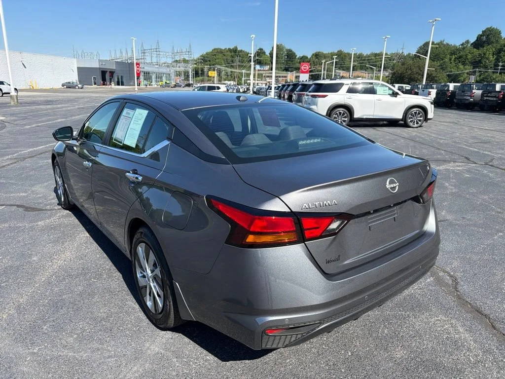 Used 2025 Gray Nissan S image 5