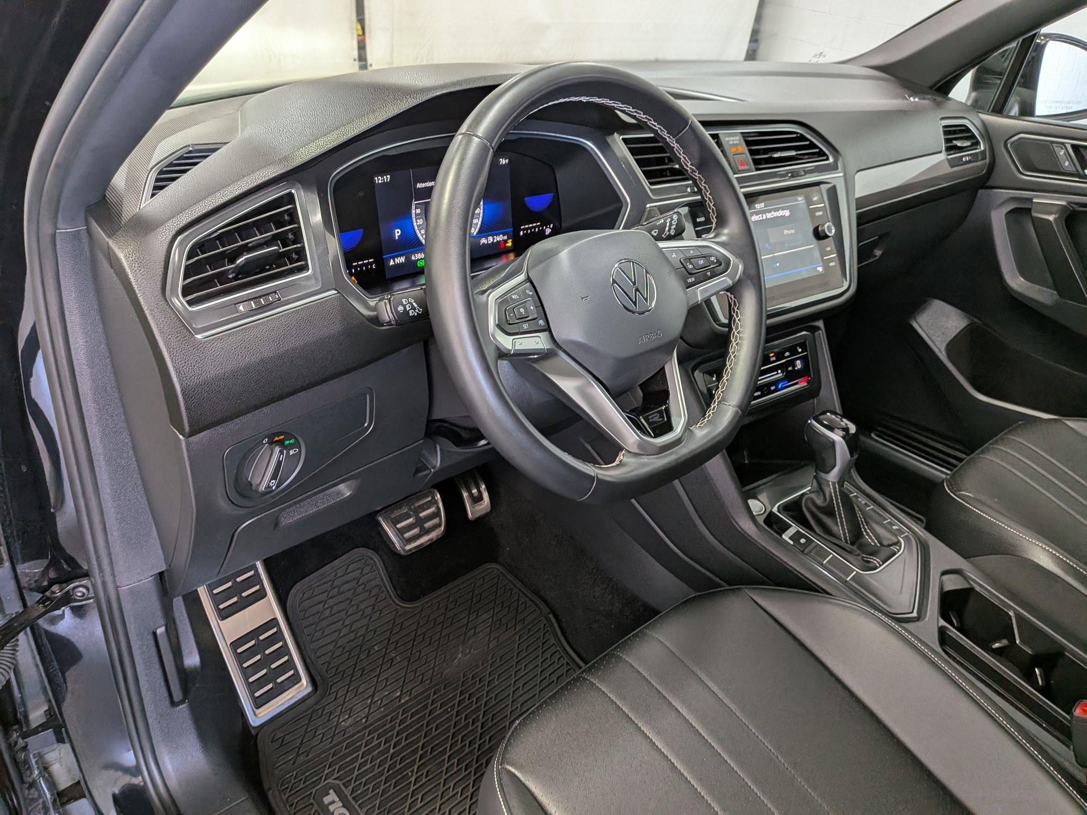 Used 2023 Deep Black Volkswagen SE R-Line Black image 15
