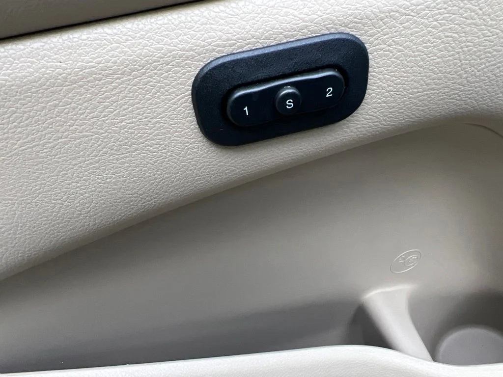 Certified Used 2019 Blue Jeep Limited image 30