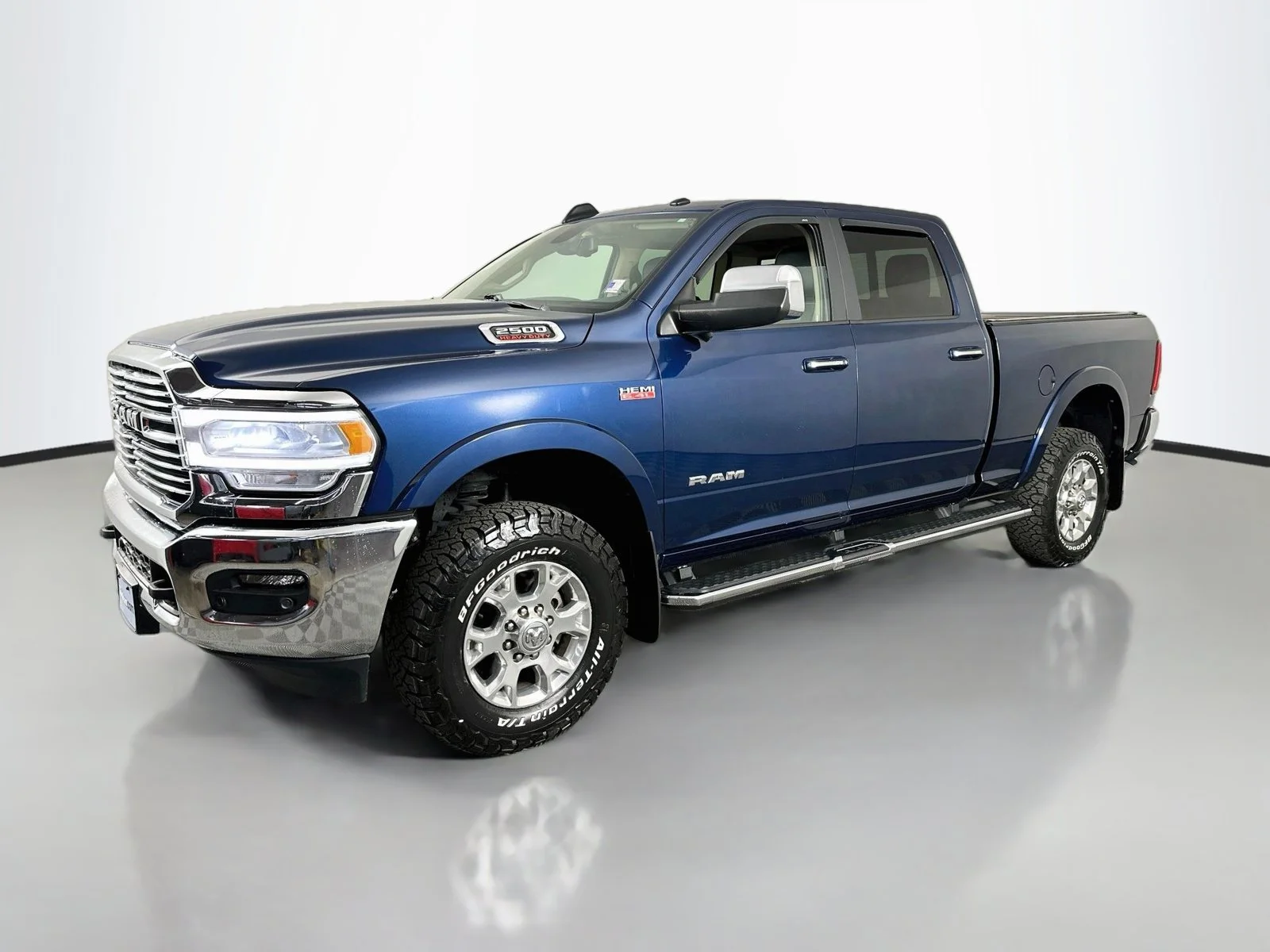 Used 2022 Patriot Blue Pearlcoat Ram Laramie image 3