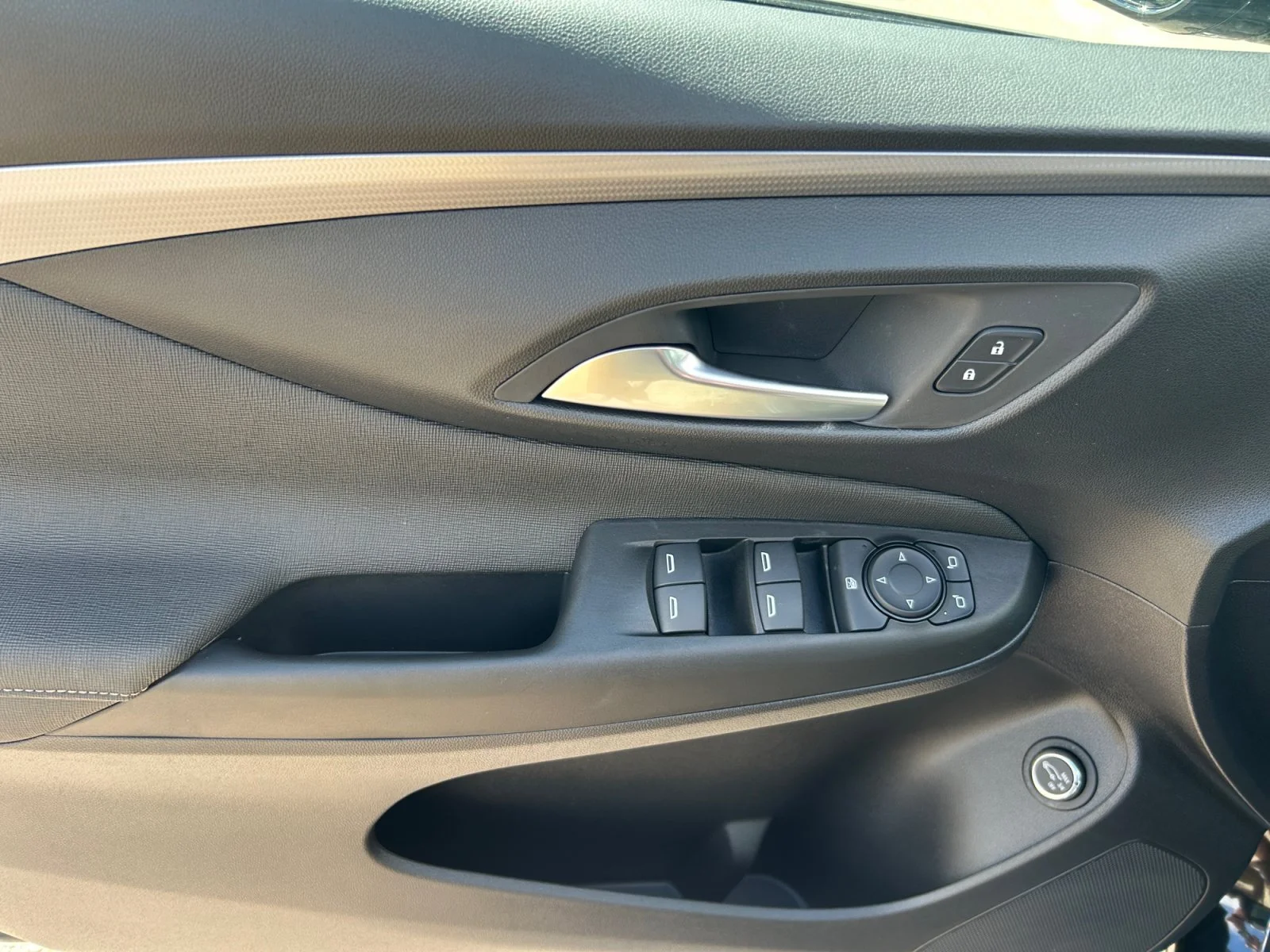 New 2026 Ebony Twilight Metallic Buick Avenir image 17