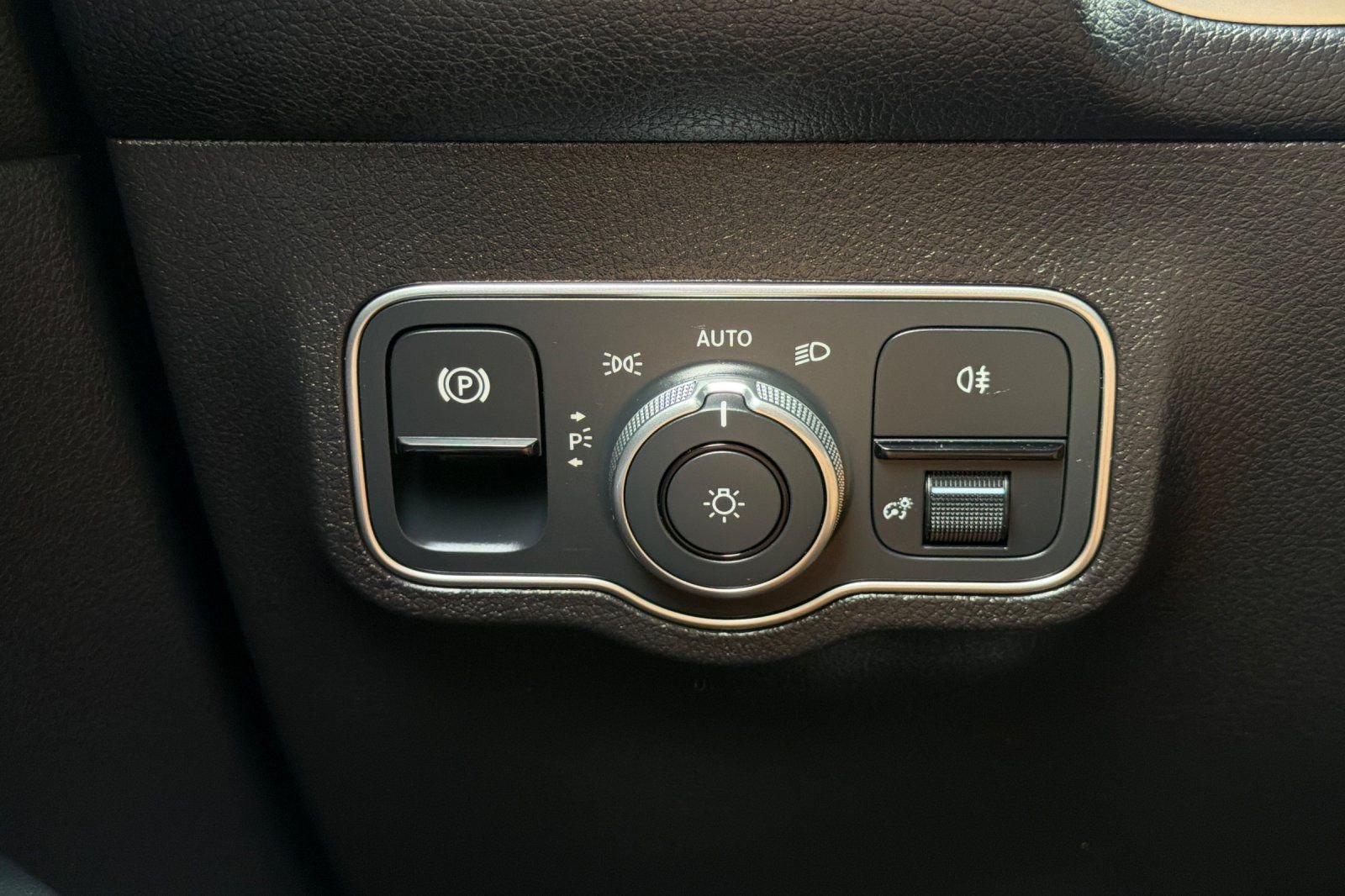 Certified Used 2023 White Mercedes-Benz 300 image 27