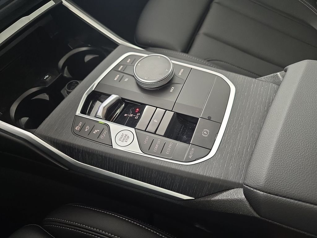 2025 BMW 3 Series 330i - Photo 27