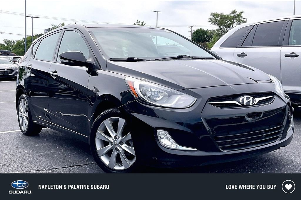 Used 2013 Black Hyundai SE image 1
