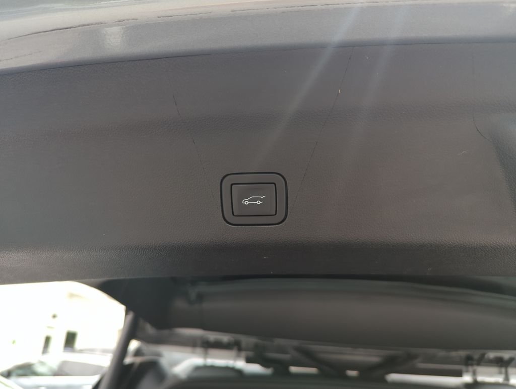Used 2023 Silver GMC Denali image 32