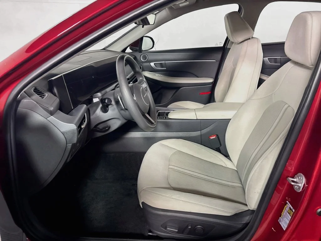 Used 2025 Red Hyundai SEL image 11