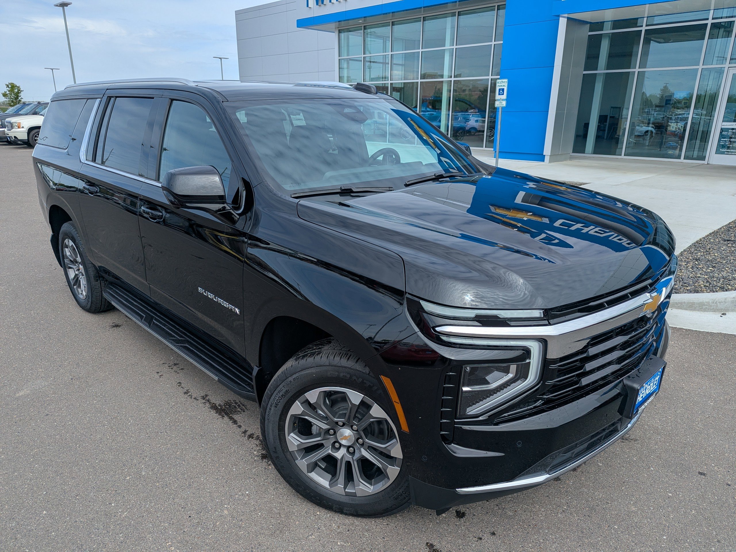 2026 Chevrolet Suburban LS - Photo 2