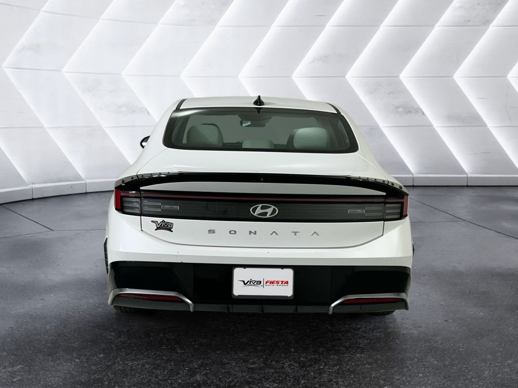 Used 2024 White Hyundai SEL image 5