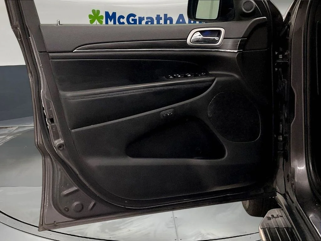 Used 2020 Gray Jeep Limited image 26