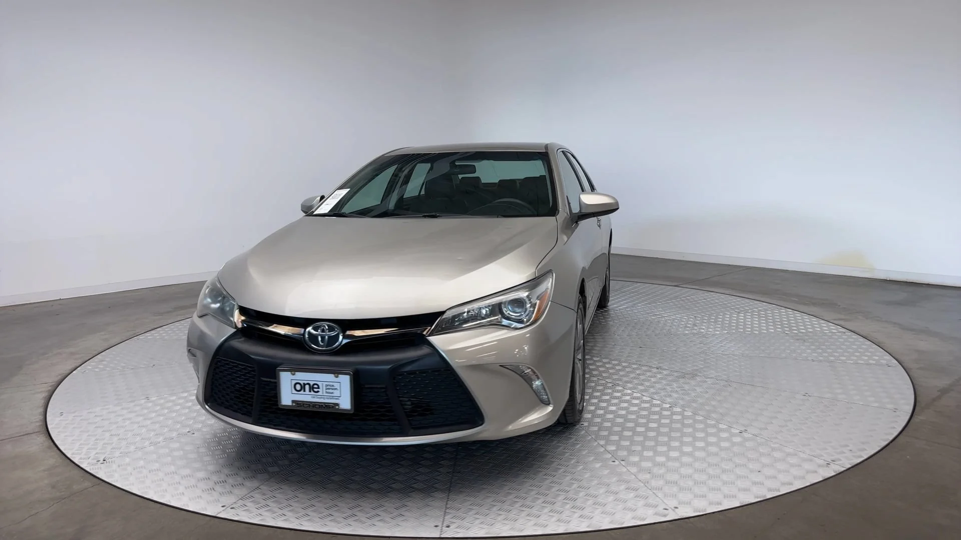 Used 2016 Creme Brulee Mica Toyota SE image 3