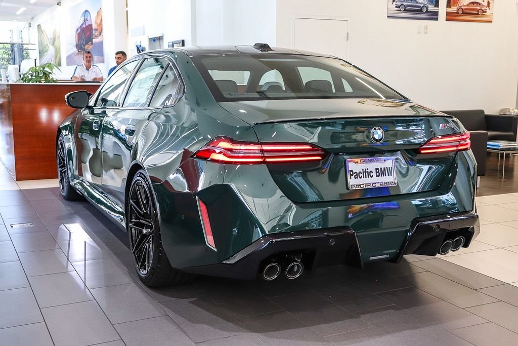 New 2027 Goodwood Green Pearl BMW Base image 4
