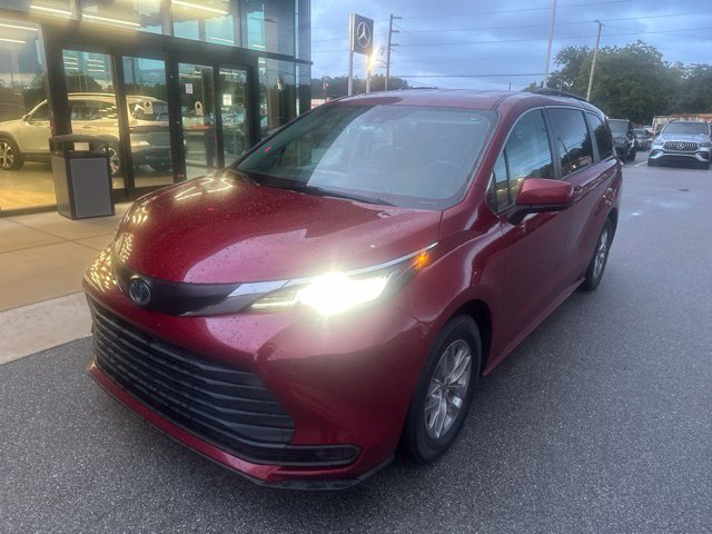 2022 Toyota Sienna LE