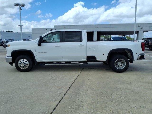 Certified Used 2025 Summit White Chevrolet LT DRW image 8