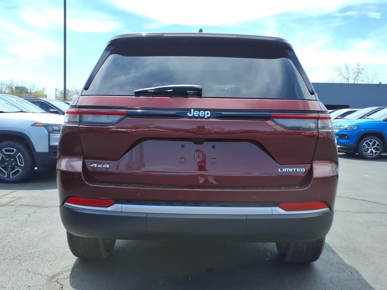 New 2026 Velvet Red Pearl-Coat Exterior Paint Jeep Limited image 5