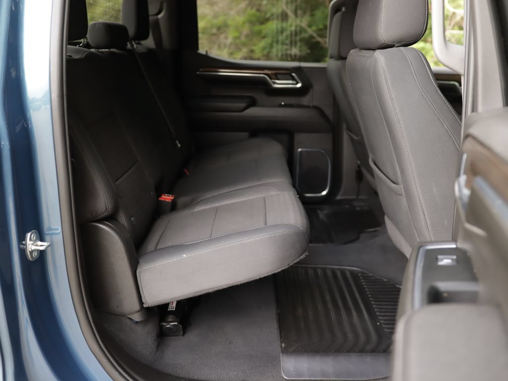 Used 2024 Lakeshore Blue Metallic Chevrolet LT (2FL) image 27