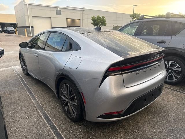 Used 2024  Toyota XLE image 3