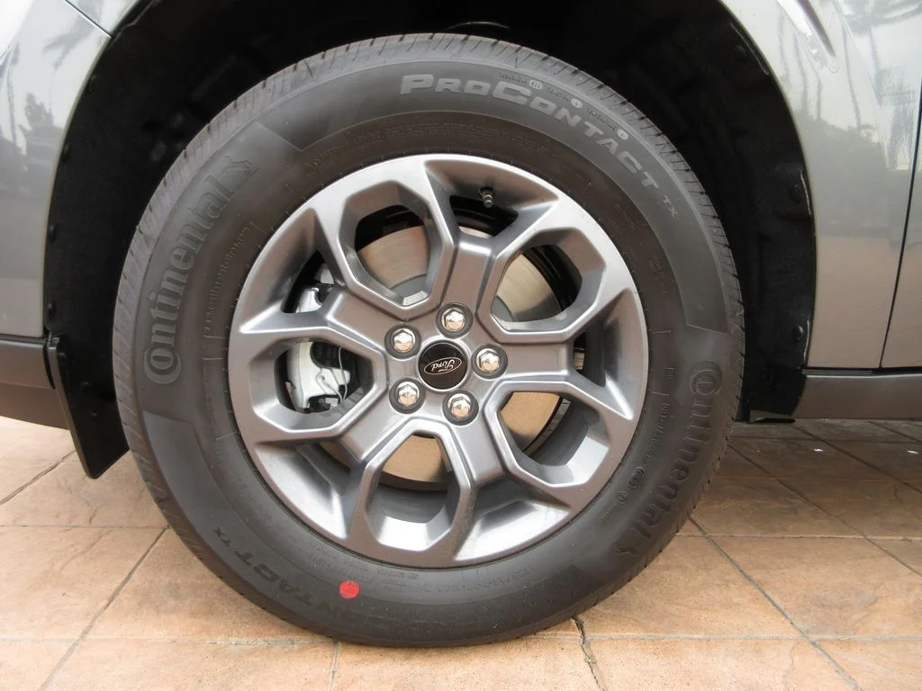 New 2026 Carbonized Gray Metallic Ford XLT image 8