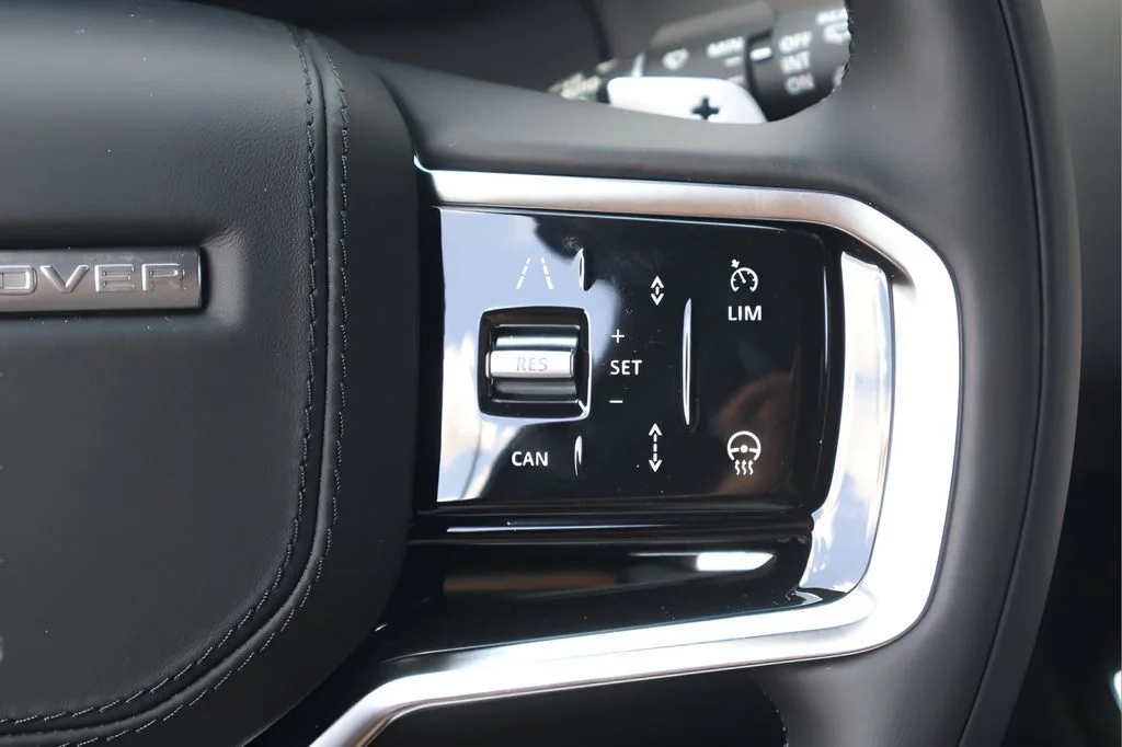 New 2026 Santorini Black Land Rover SE image 19