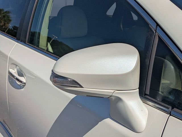 Used 2013 White Toyota LE image 10