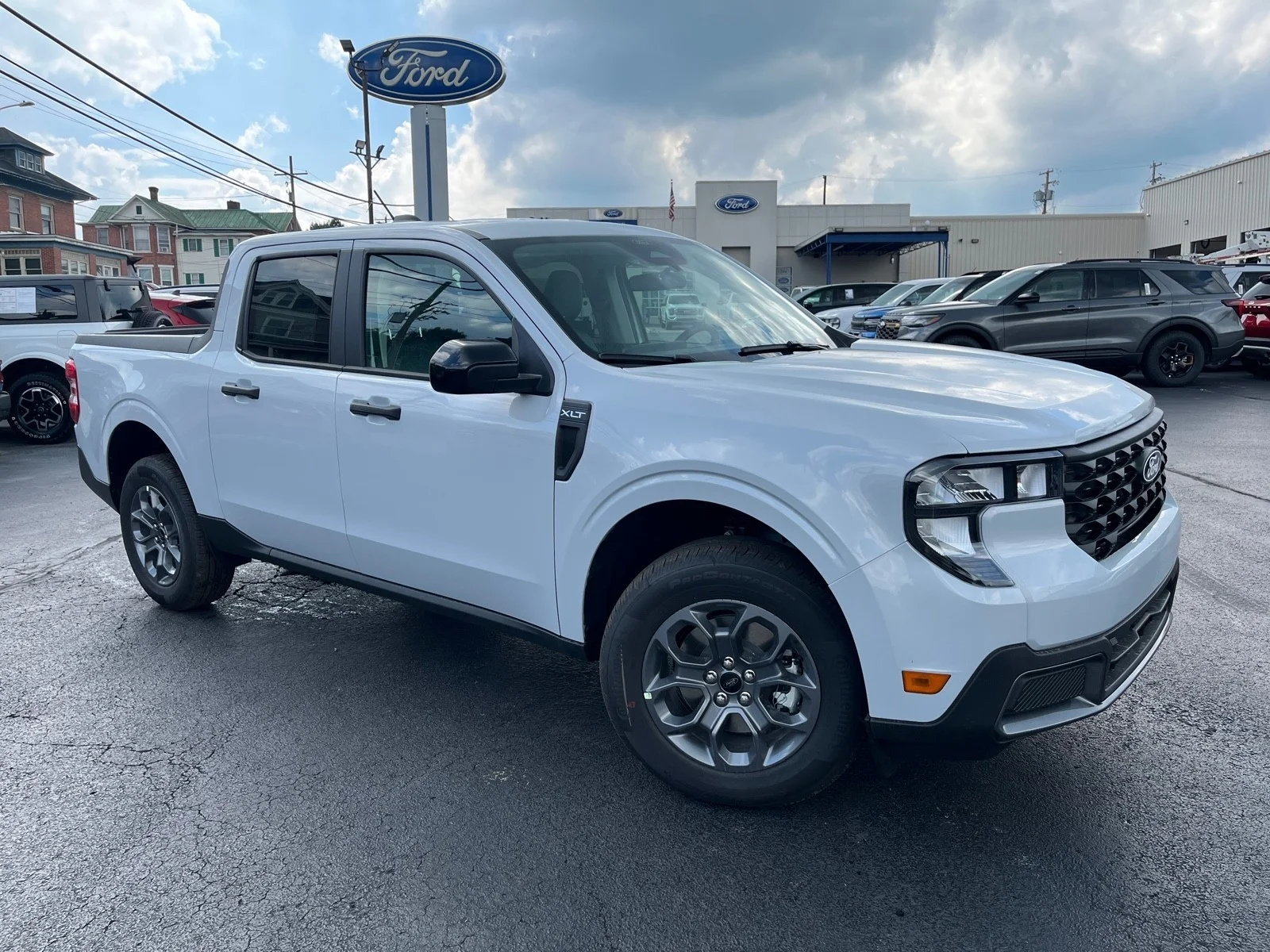 New 2026 Space White Metallic Ford XLT image 2
