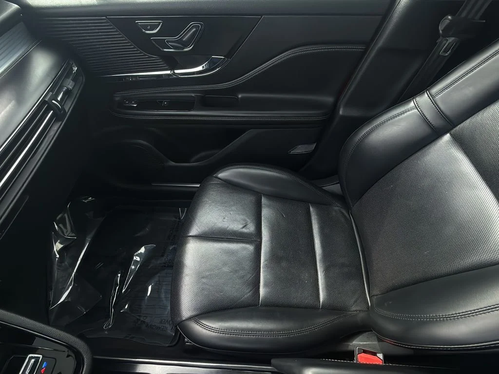 Used 2021 Red Lincoln Standard image 21
