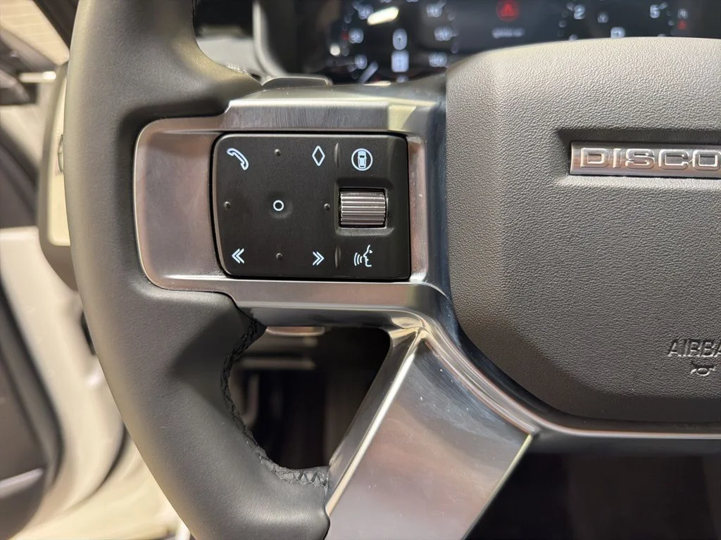 Certified Used 2025 Fuji White Land Rover S image 12