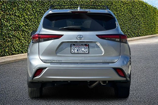 Used 2023 Silver Toyota Platinum image 5