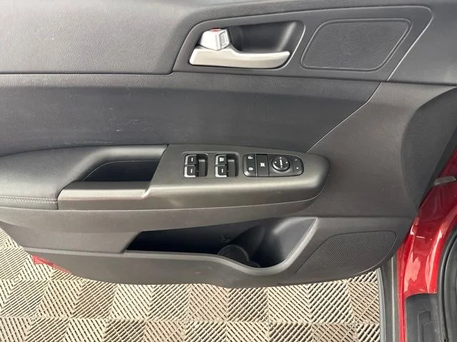 Used 2019 Red Kia LX image 22
